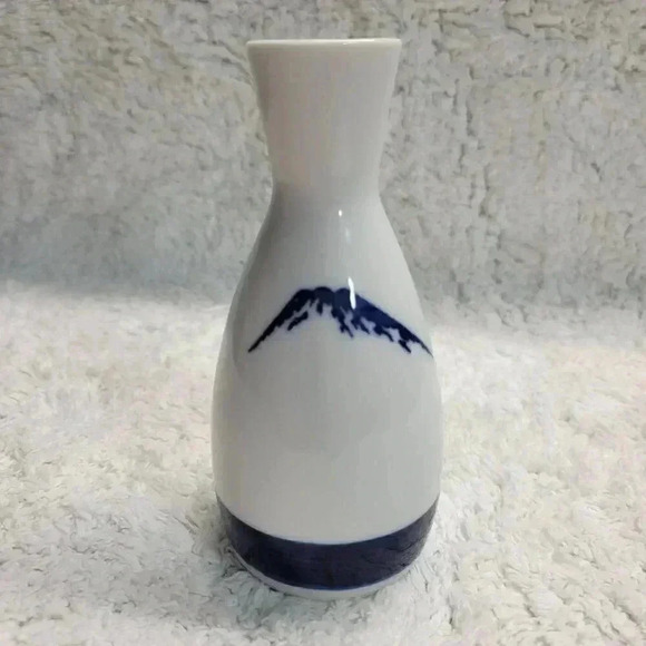 Vintage White Cobalt Blue Sake Decanter Bottle Porcelain Vase (No Cup) - Picture 1 of 7